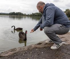 Zdenda a labutě černé / Zdeněk and Black Swans, Žehuň, Sep 25th 2020 © J. Grünwald